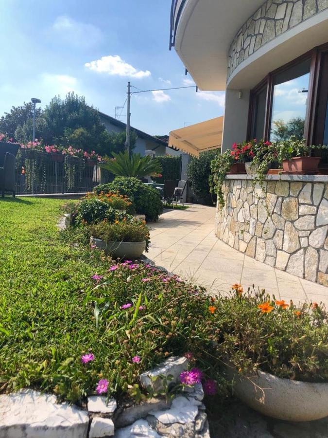 Il Sasso Bianco Bed & Breakfast Comerio Bagian luar foto