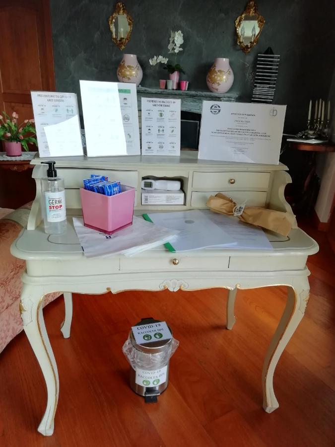 Il Sasso Bianco Bed & Breakfast Comerio Bagian luar foto