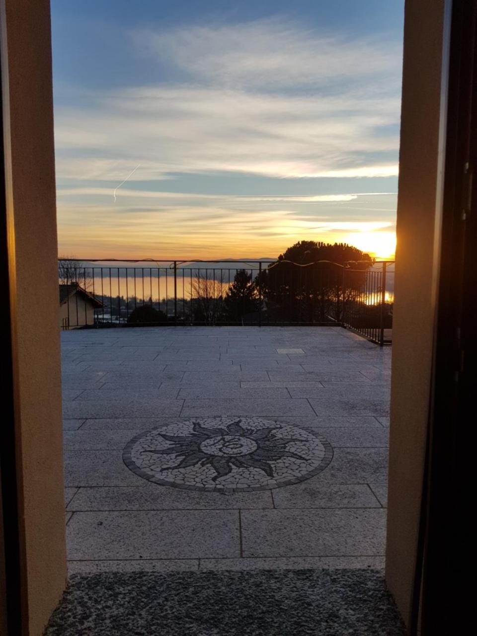 Il Sasso Bianco Bed & Breakfast Comerio Bagian luar foto