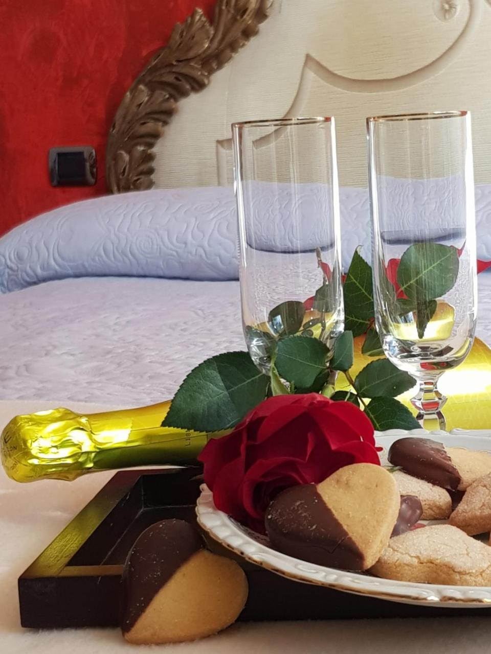 Il Sasso Bianco Bed & Breakfast Comerio Bagian luar foto