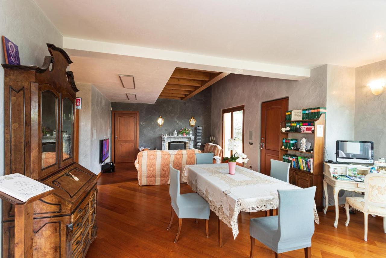 Il Sasso Bianco Bed & Breakfast Comerio Bagian luar foto