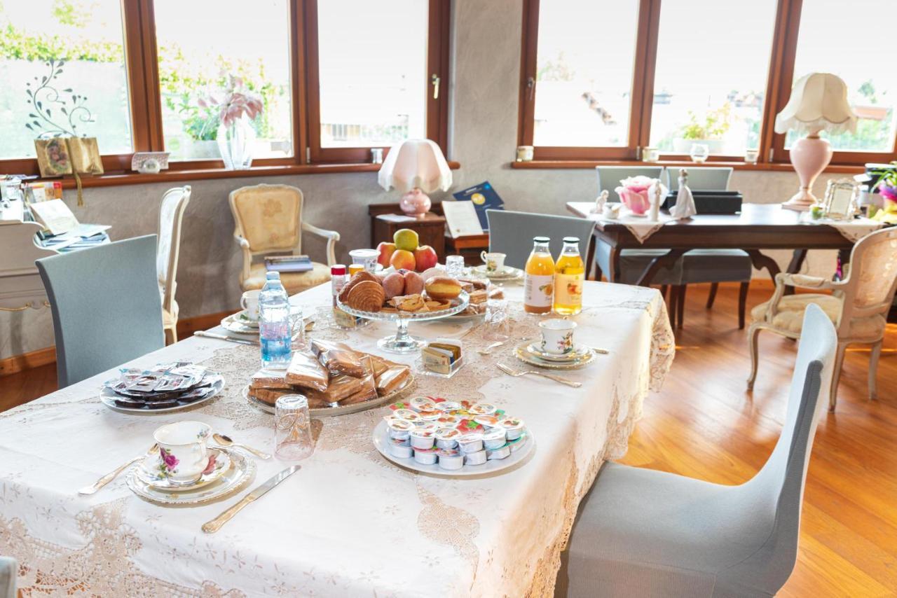 Il Sasso Bianco Bed & Breakfast Comerio Bagian luar foto