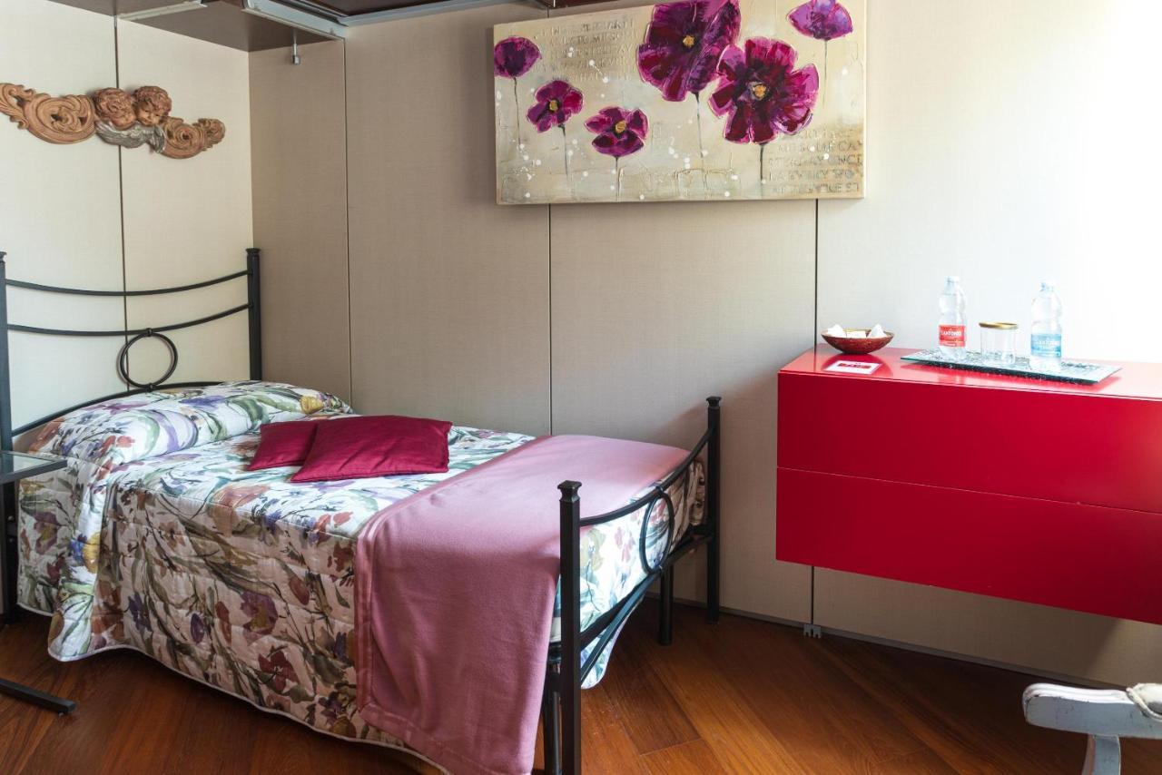 Il Sasso Bianco Bed & Breakfast Comerio Bagian luar foto