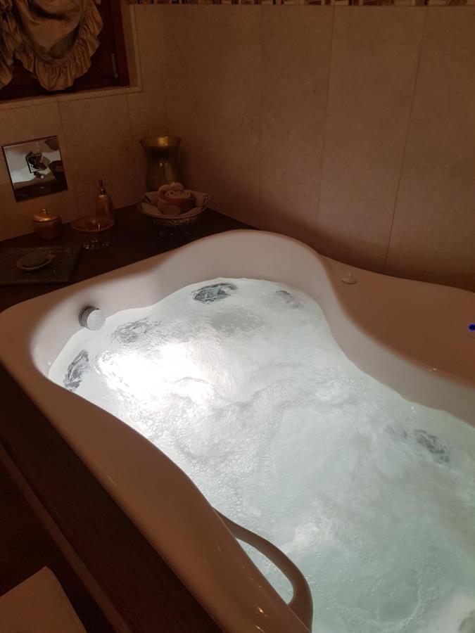 Il Sasso Bianco Bed & Breakfast Comerio Bagian luar foto